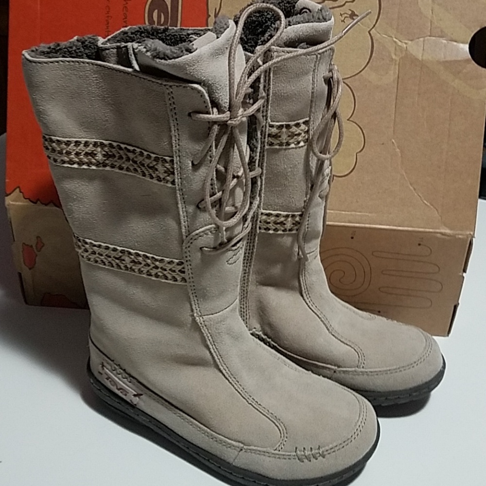 Brand NEW Kids Teva Kiru Boots